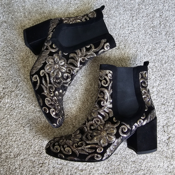 Stuart Weitzman Mediate Black Radiant Velvet Gold Sequins bootie Size 10 - Picture 3 of 17